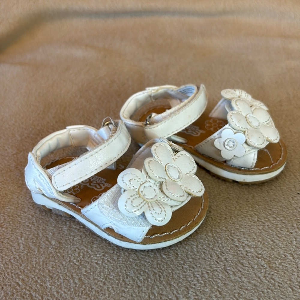 Teeny toes, white flower, sandals, size 1